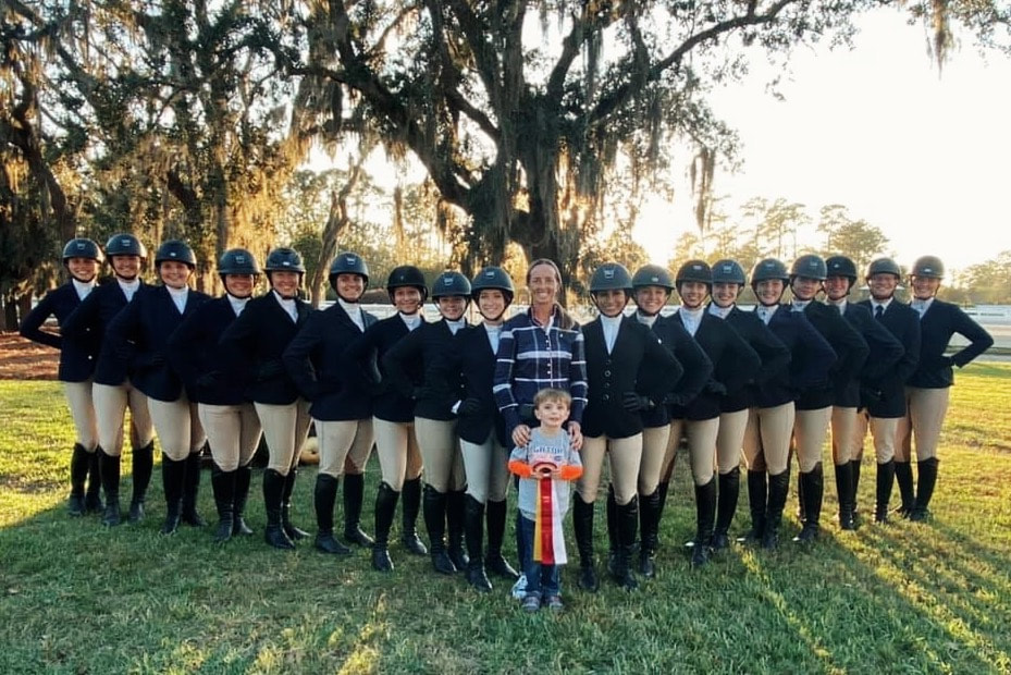 Equestrian Club Earns Ribbons at Knoxville Competition 